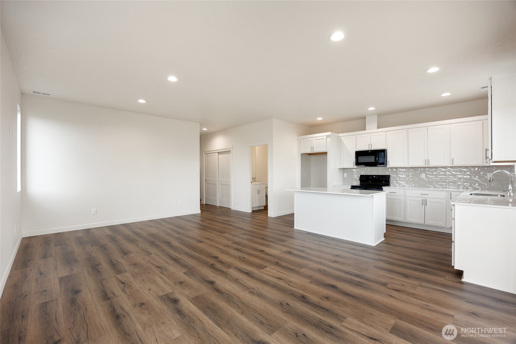 601 Dorsing Street C19 Property Photo 10