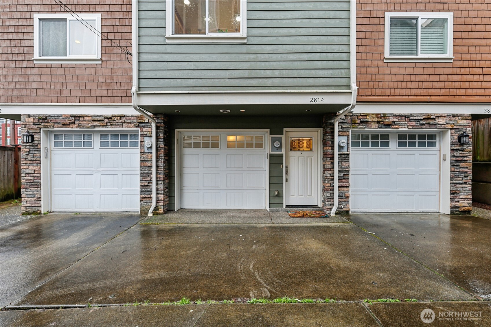 2814 E Spring Street Property Photo 2