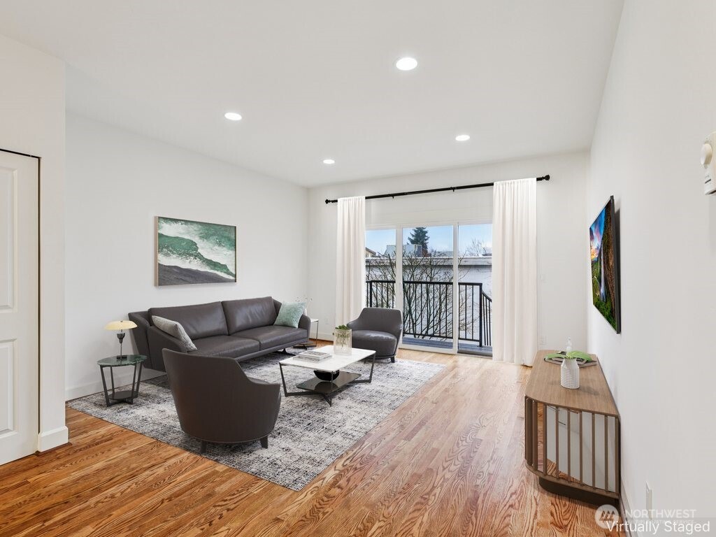 2814 E Spring Street Property Photo 4