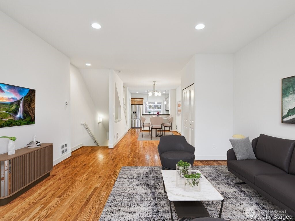 2814 E Spring Street Property Photo 5