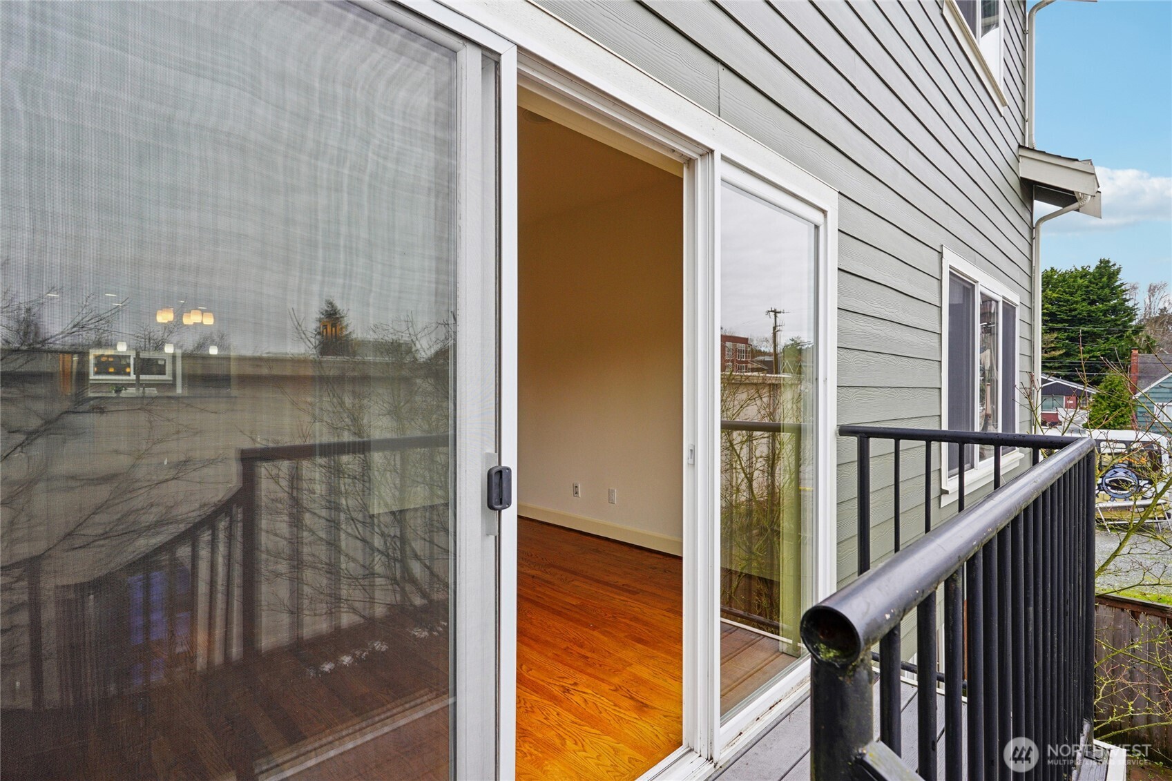 2814 E Spring Street Property Photo 8