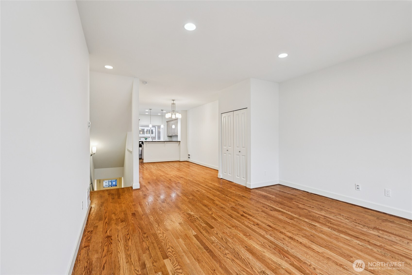 2814 E Spring Street Property Photo 10
