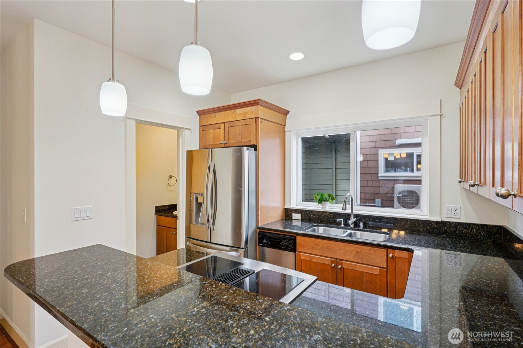2814 E Spring Street Property Photo 12