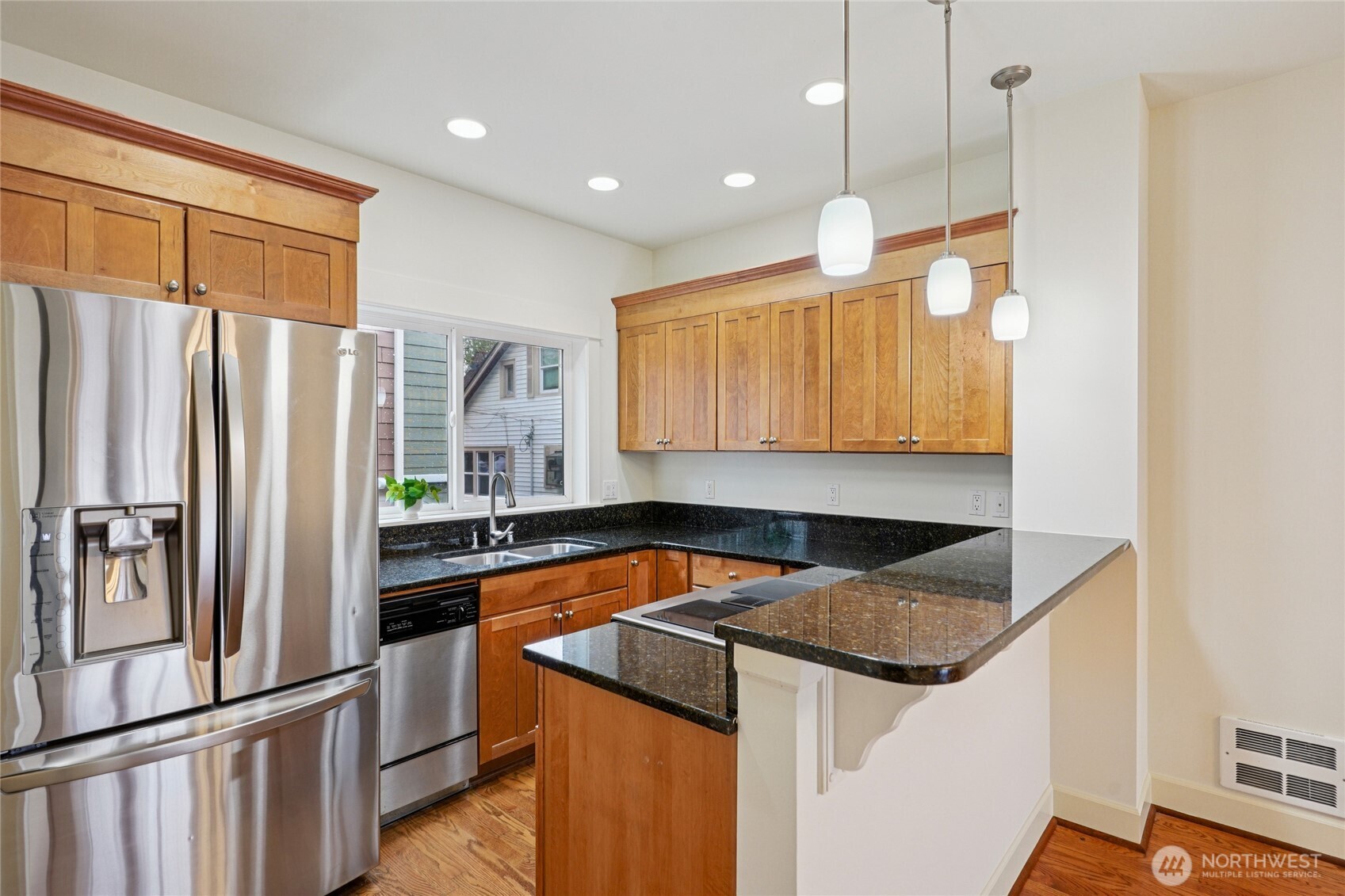 2814 E Spring Street Property Photo 13