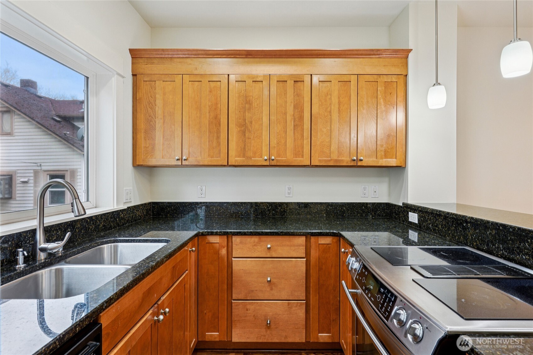 2814 E Spring Street Property Photo 14