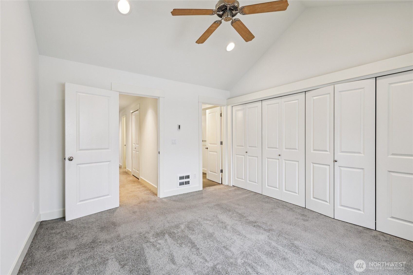 2814 E Spring Street Property Photo 19