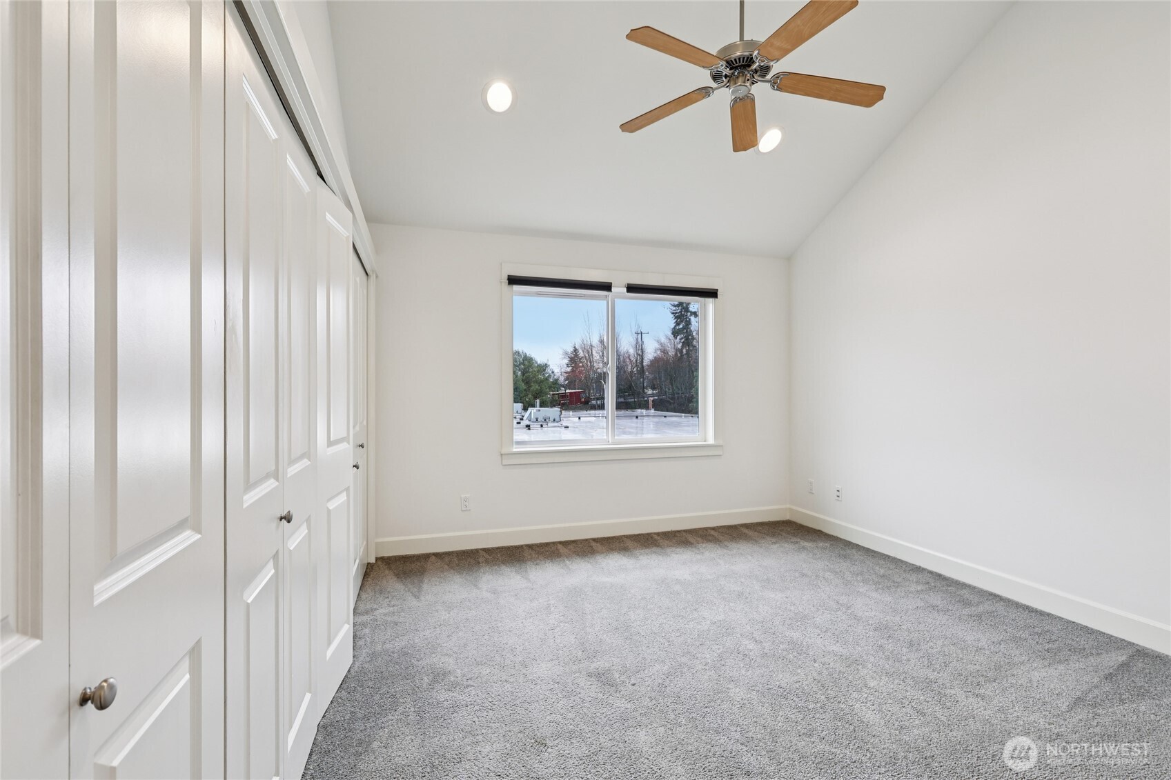 2814 E Spring Street Property Photo 21