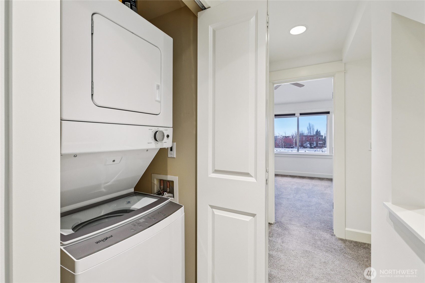 2814 E Spring Street Property Photo 22