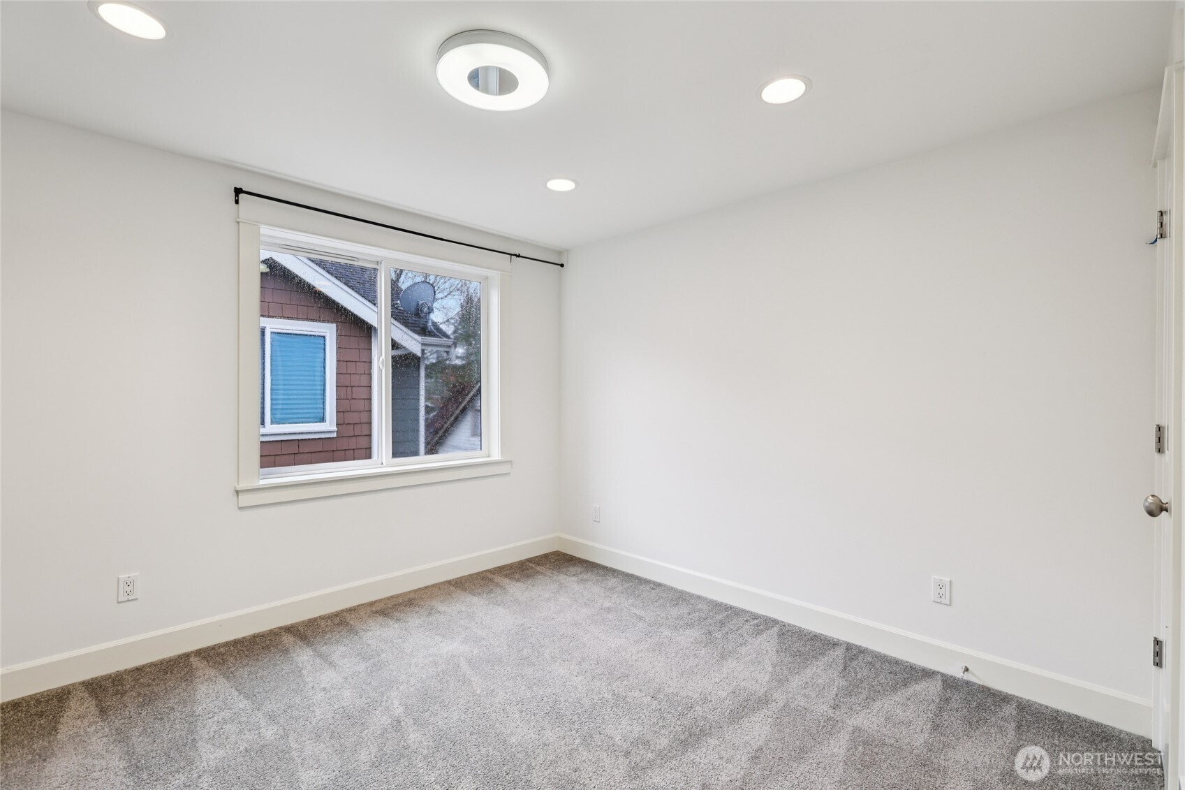 2814 E Spring Street Property Photo 24