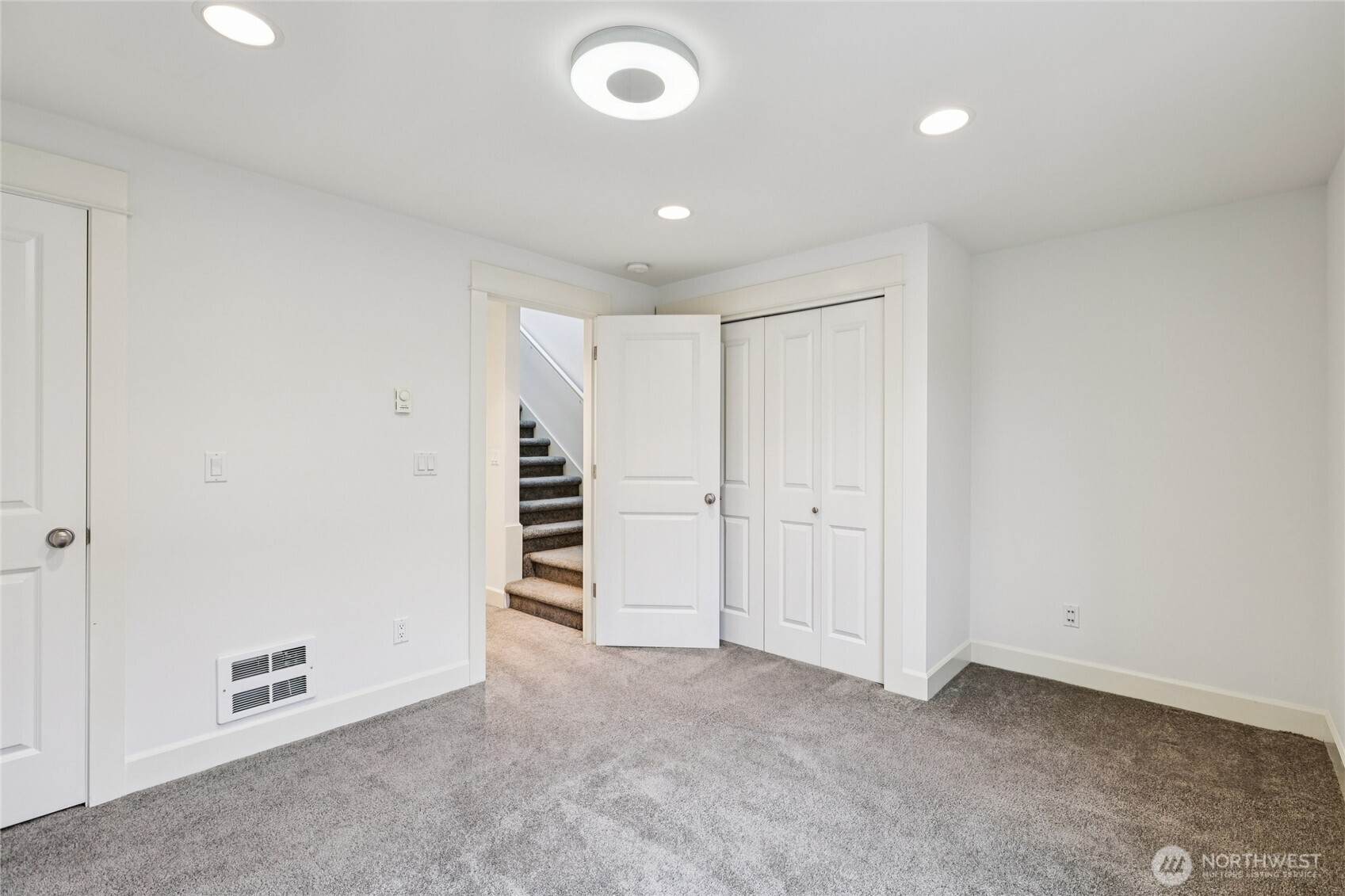 2814 E Spring Street Property Photo 25