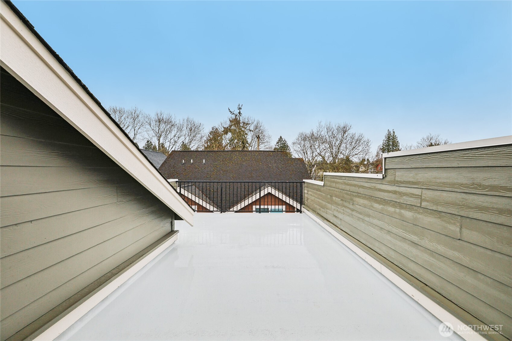 2814 E Spring Street Property Photo 32