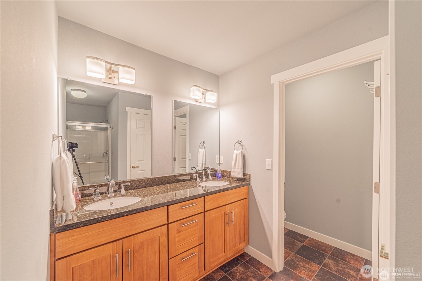 302 Desert Aire Drive A/b Property Photo 16