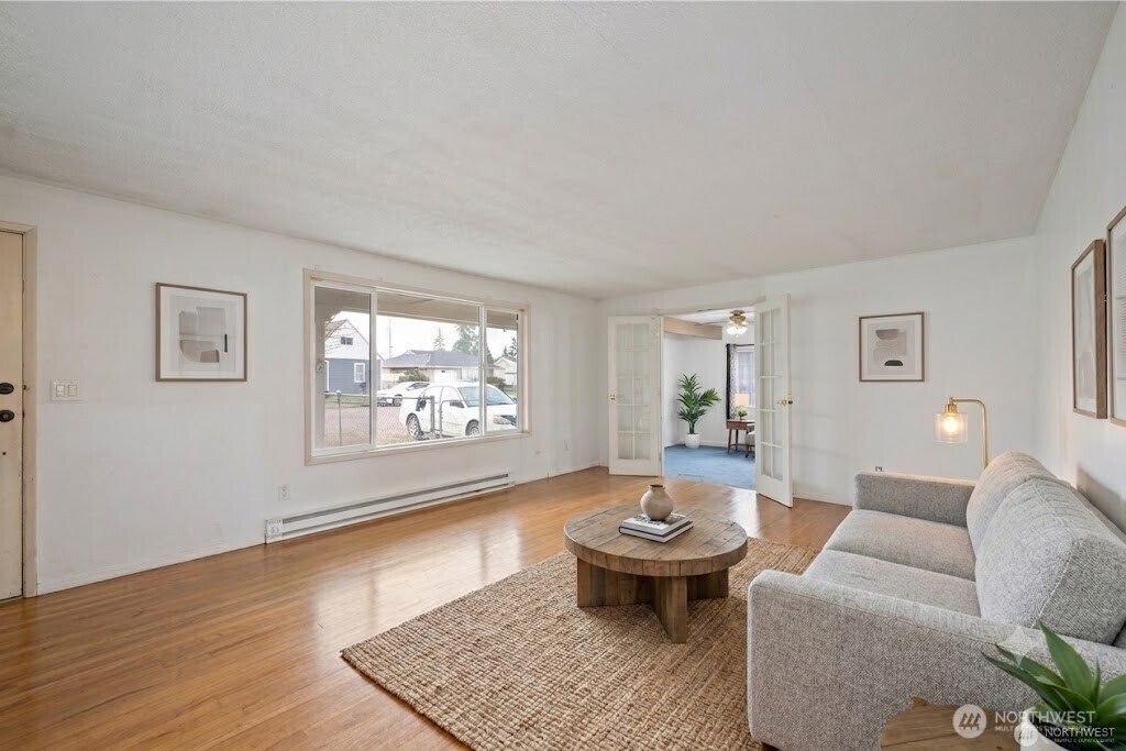 359 Douglas Street Property Photo 8