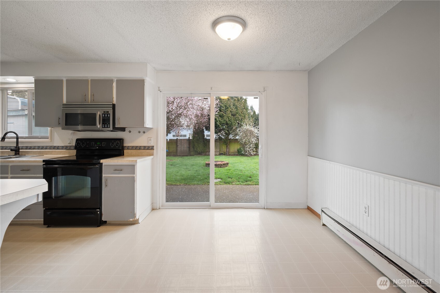 359 Douglas Street Property Photo 12