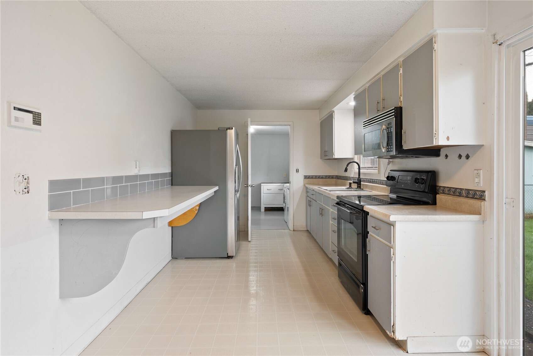 359 Douglas Street Property Photo 14