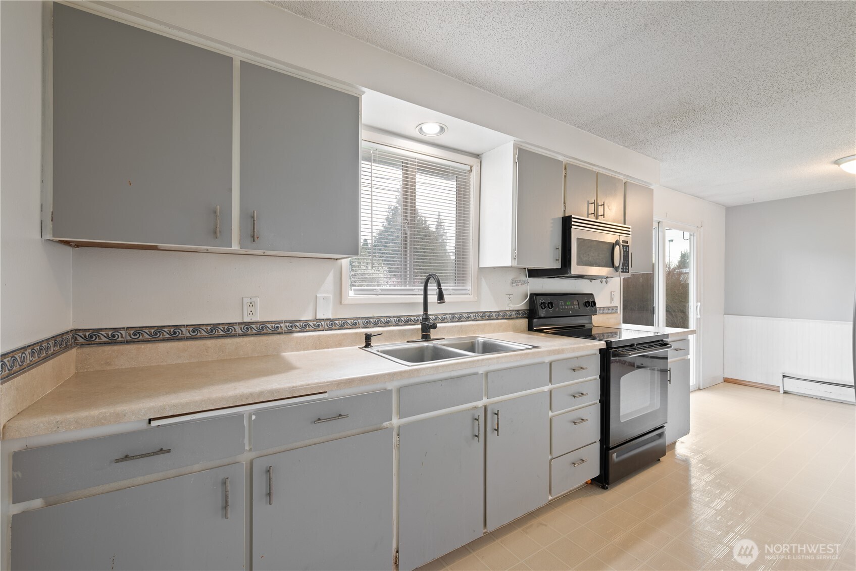 359 Douglas Street Property Photo 17