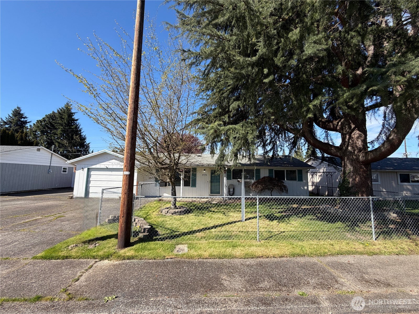 359 Douglas Street Property Photo 32