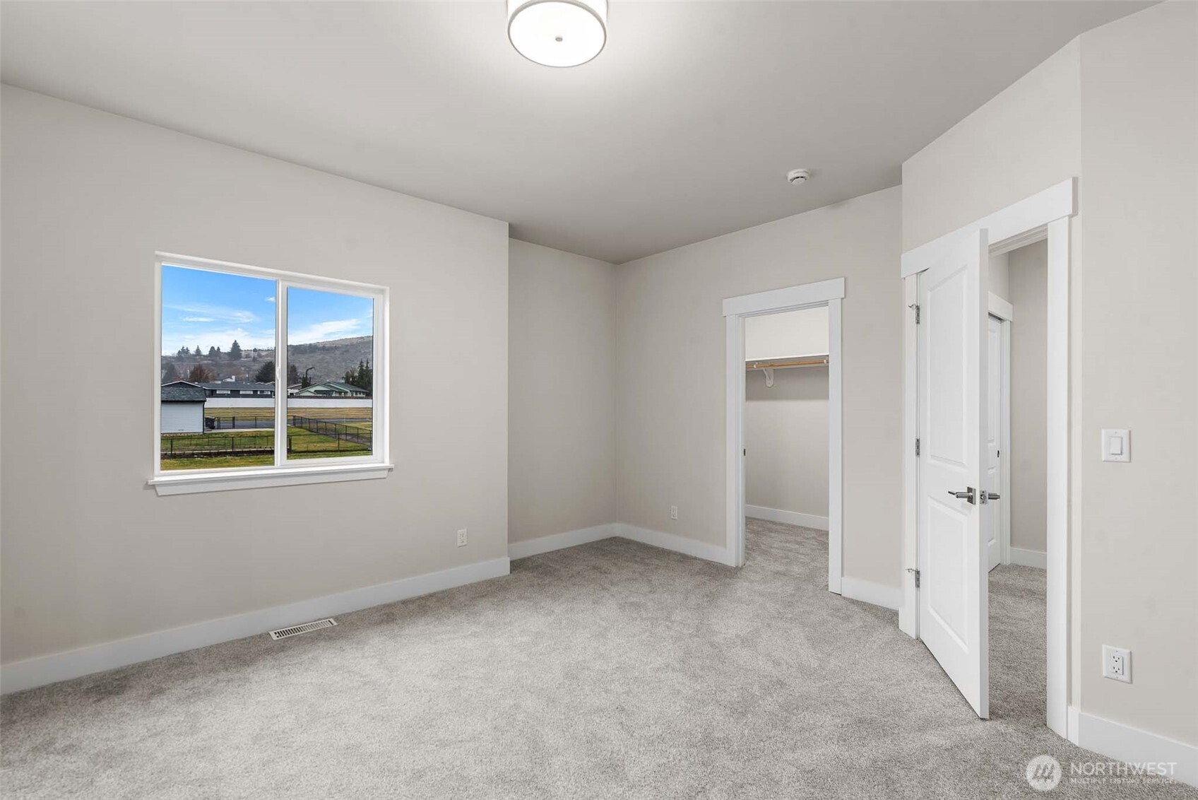 1075 Red Apple Road D13 Property Photo 26