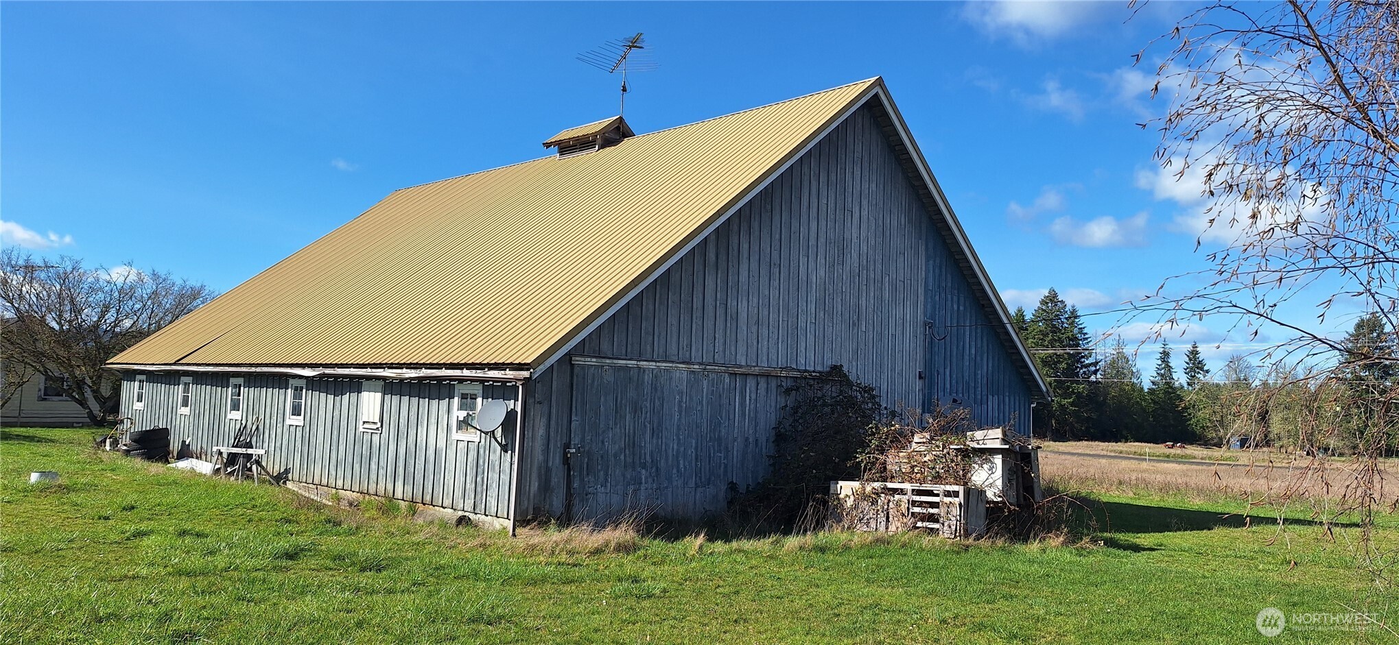 664 Rhoades Road Property Photo 4