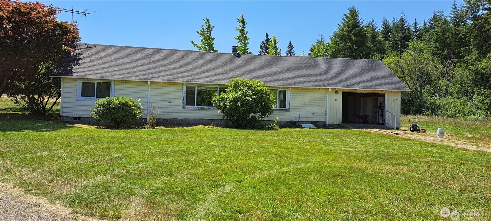 664 Rhoades Road Property Photo 5
