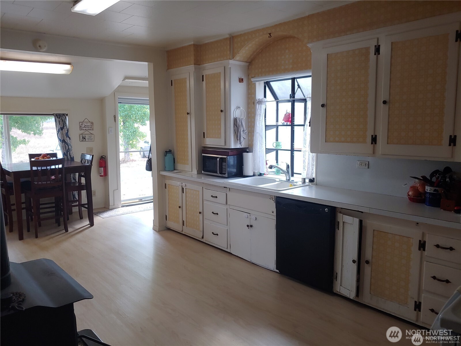 664 Rhoades Road Property Photo 8