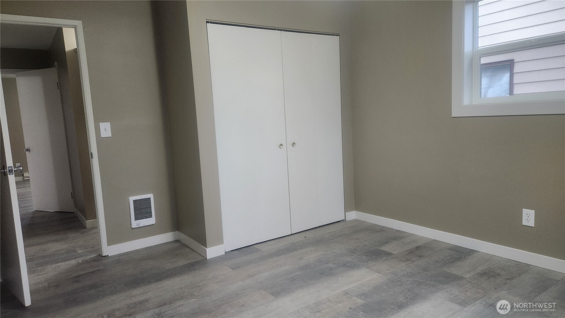 434 Sprague Property Photo 3