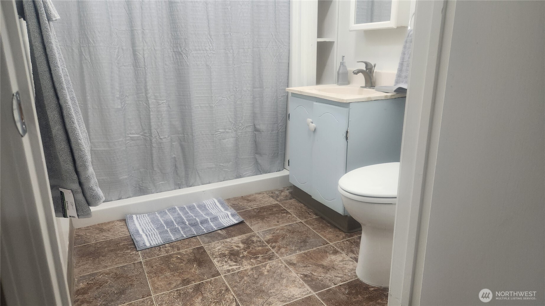 434 Sprague Property Photo 4