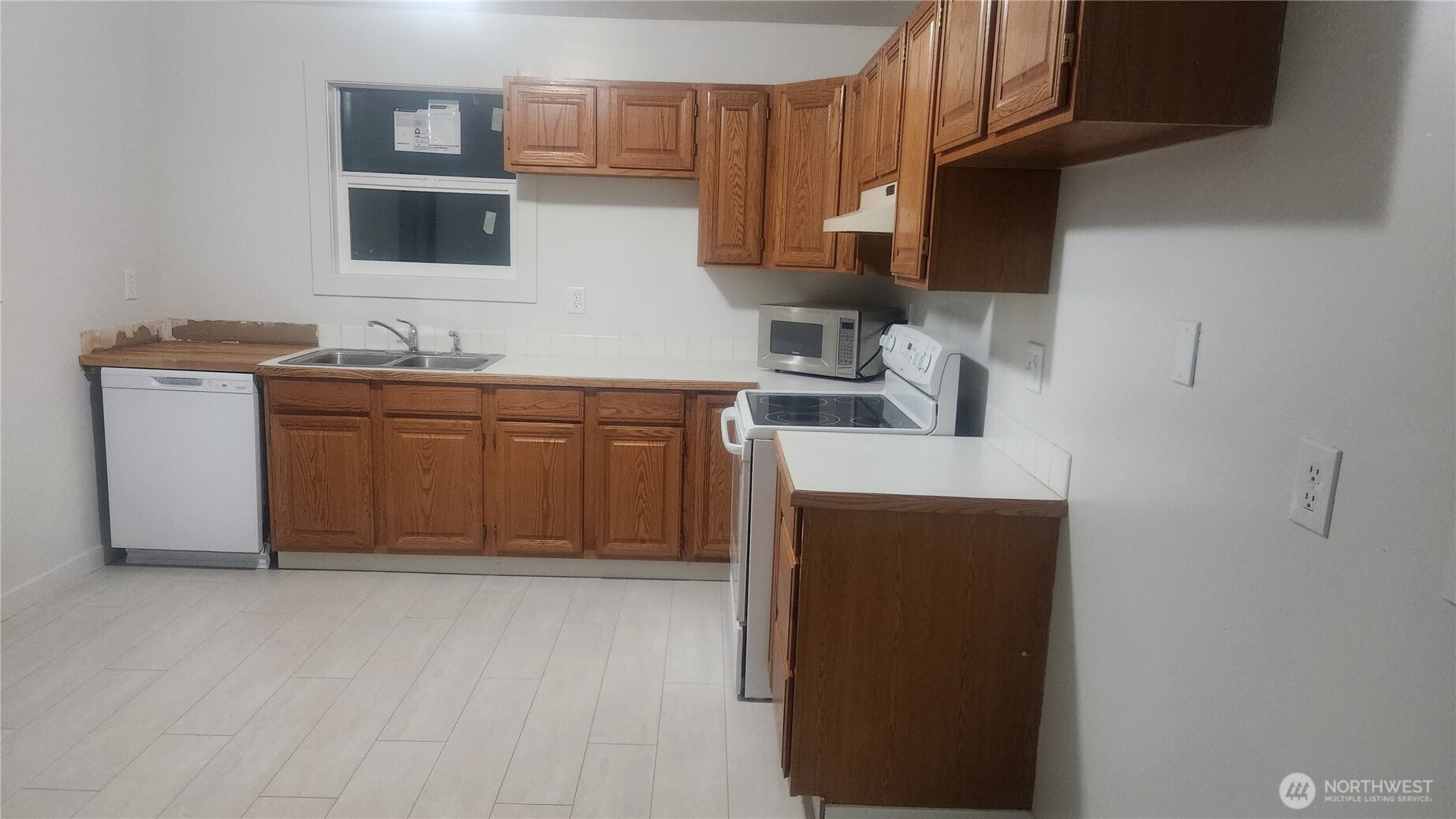 434 Sprague Property Photo 6