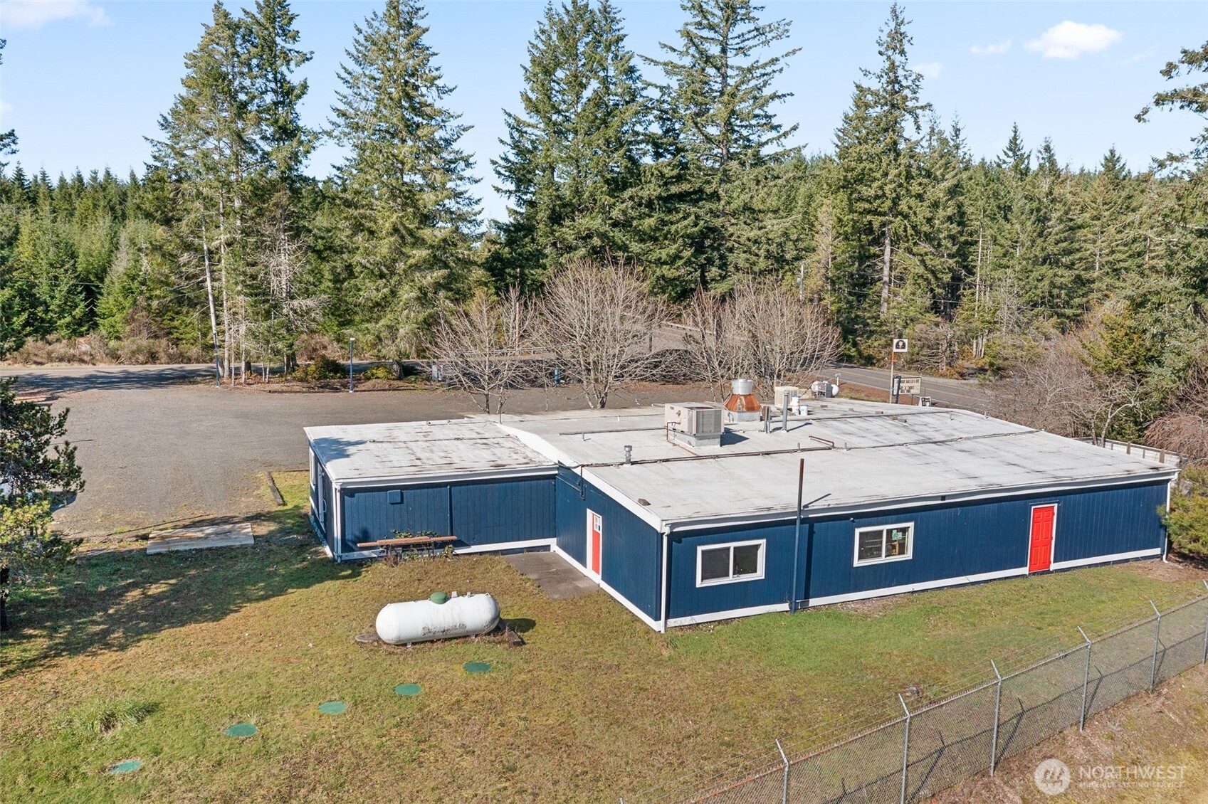 2810 E Spencer Lake Road Property Photo 2