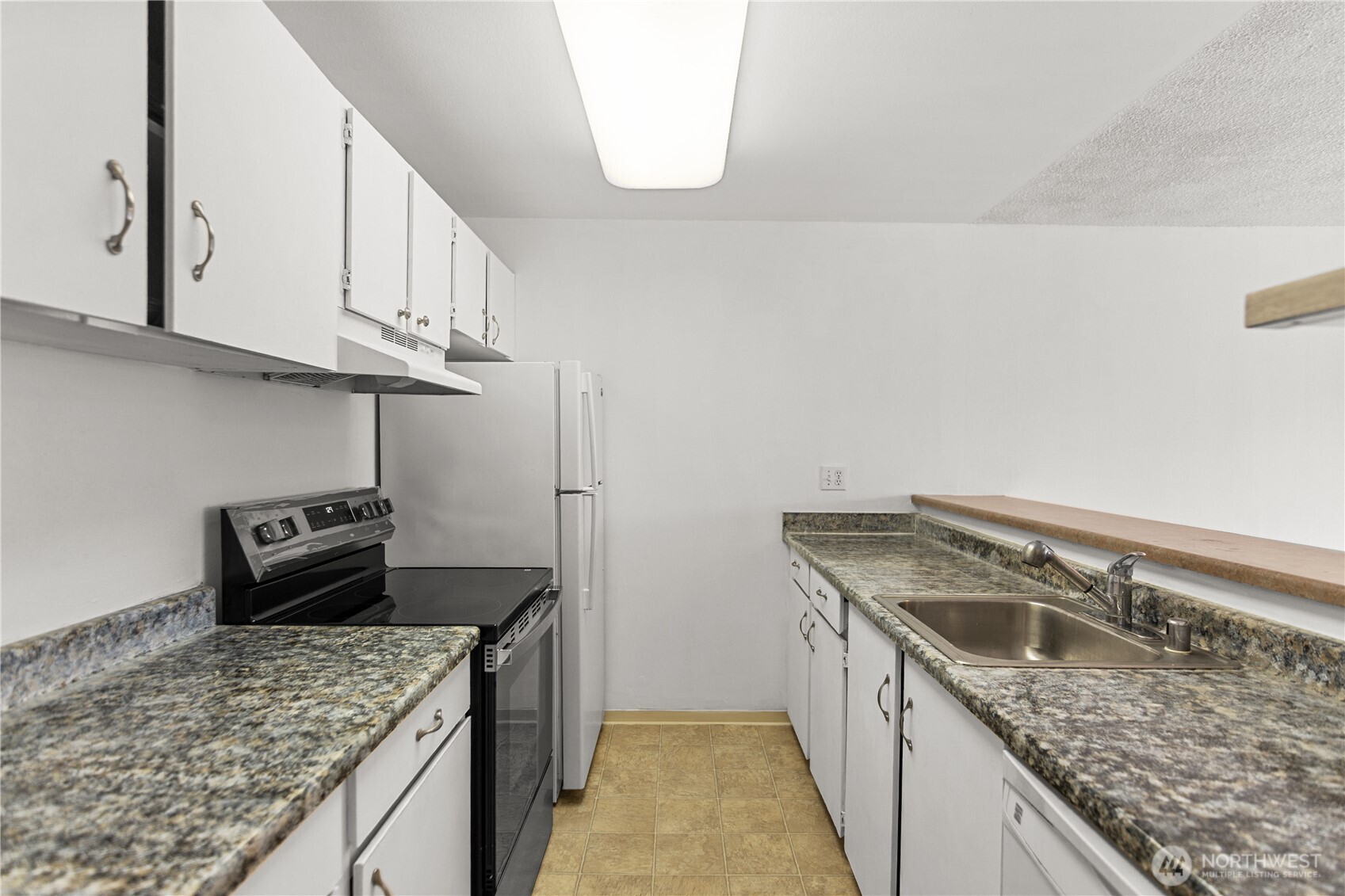 31003 14th Avenue E12 Property Photo 6