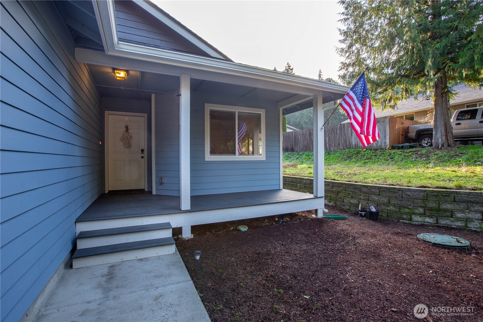 17643 Loop Lane Property Photo 3
