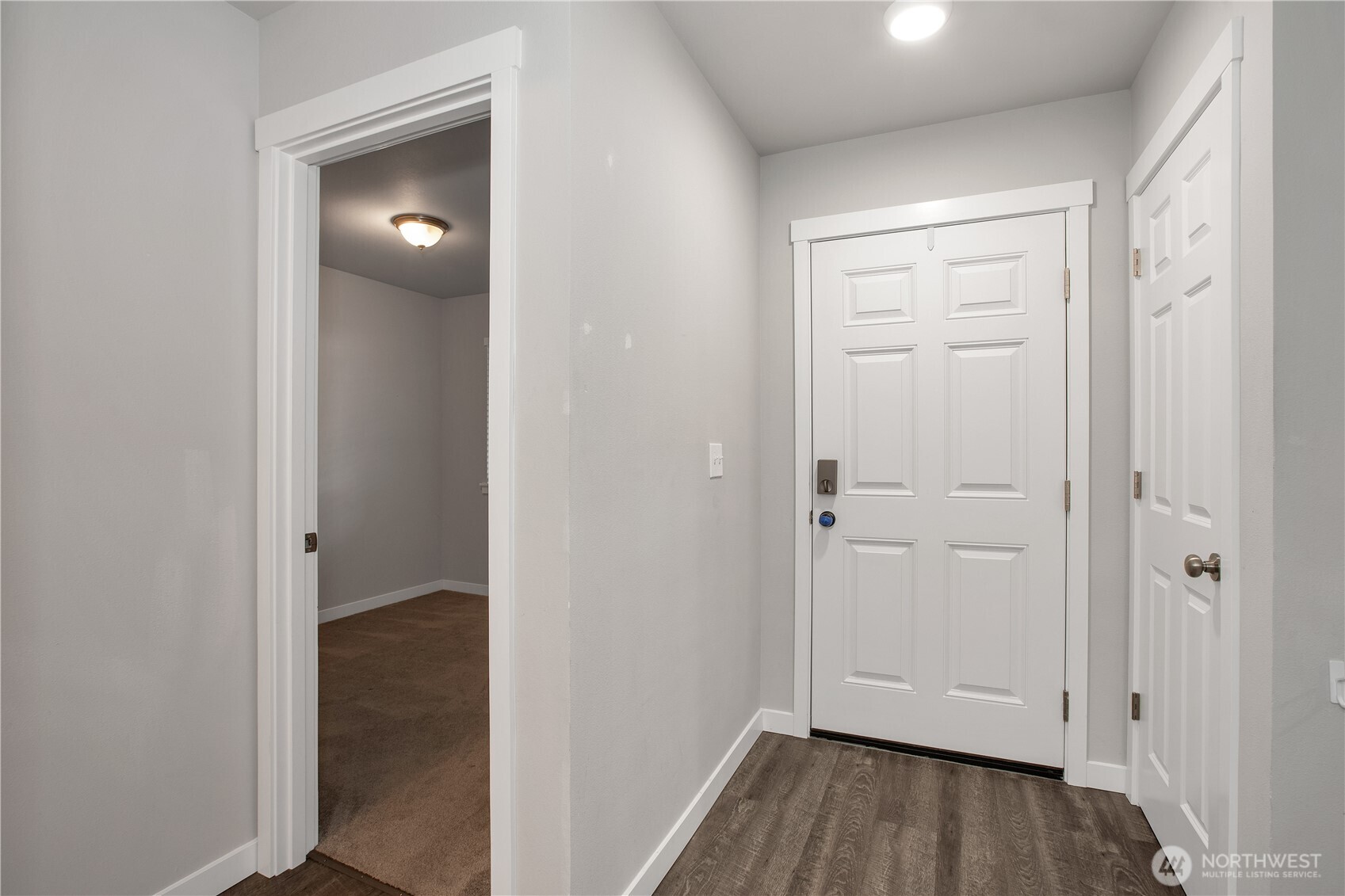 17643 Loop Lane Property Photo 4