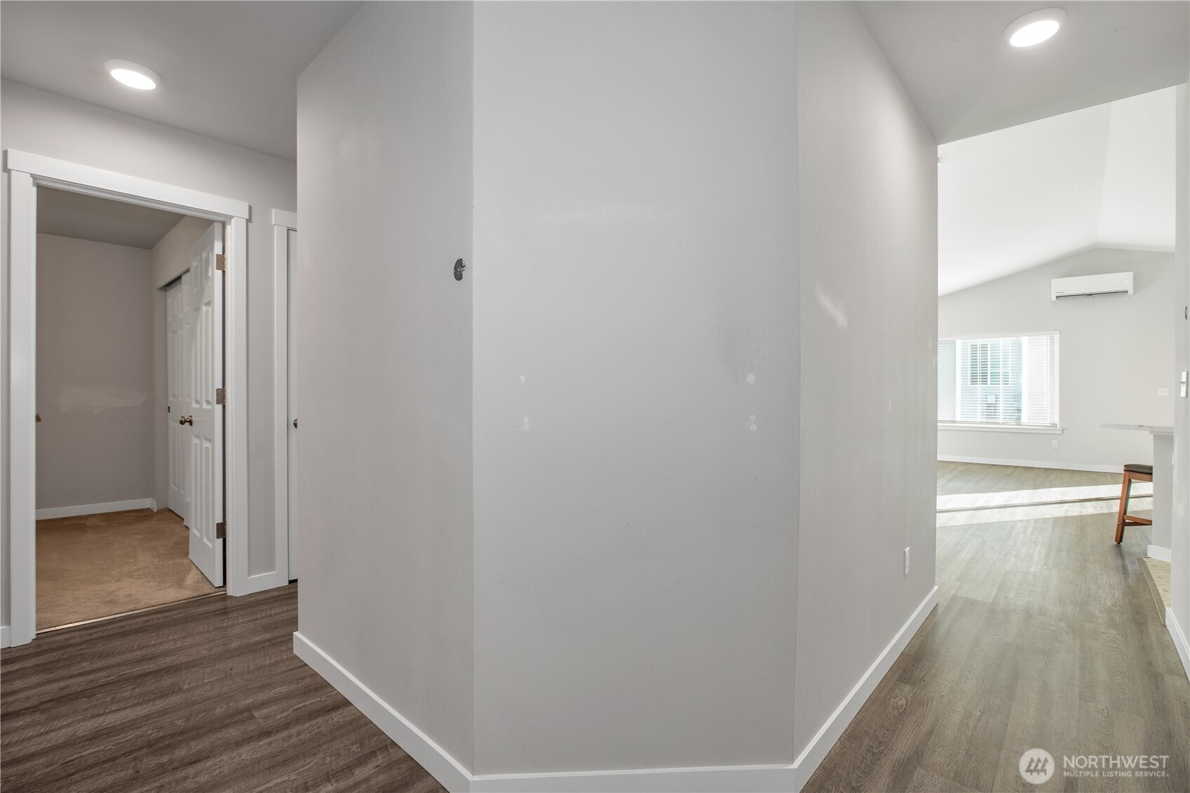17643 Loop Lane Property Photo 5