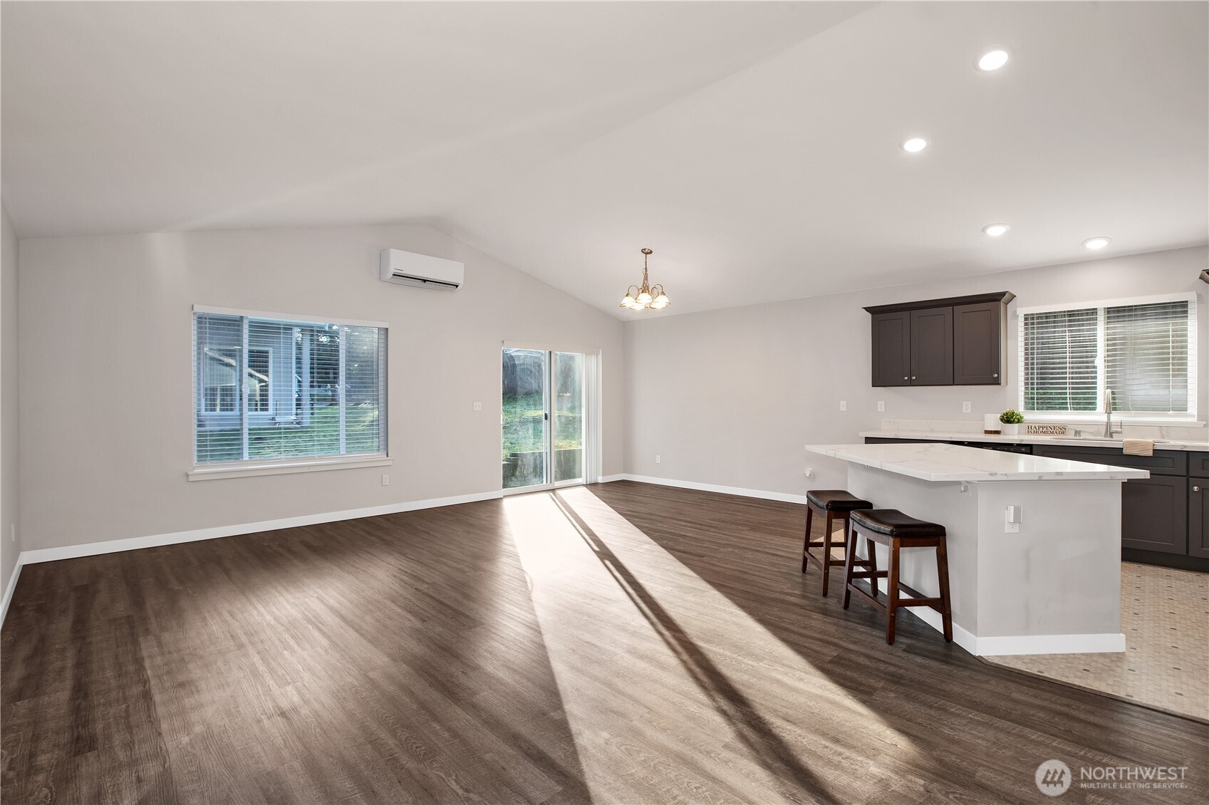 17643 Loop Lane Property Photo 7