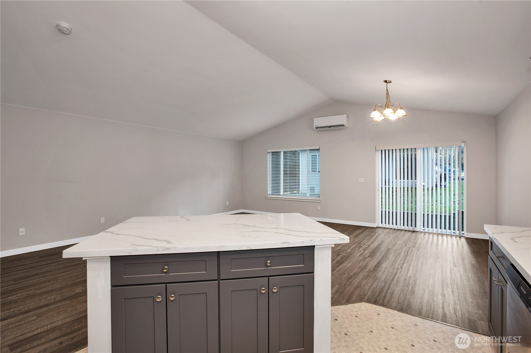 17643 Loop Lane Property Photo 10