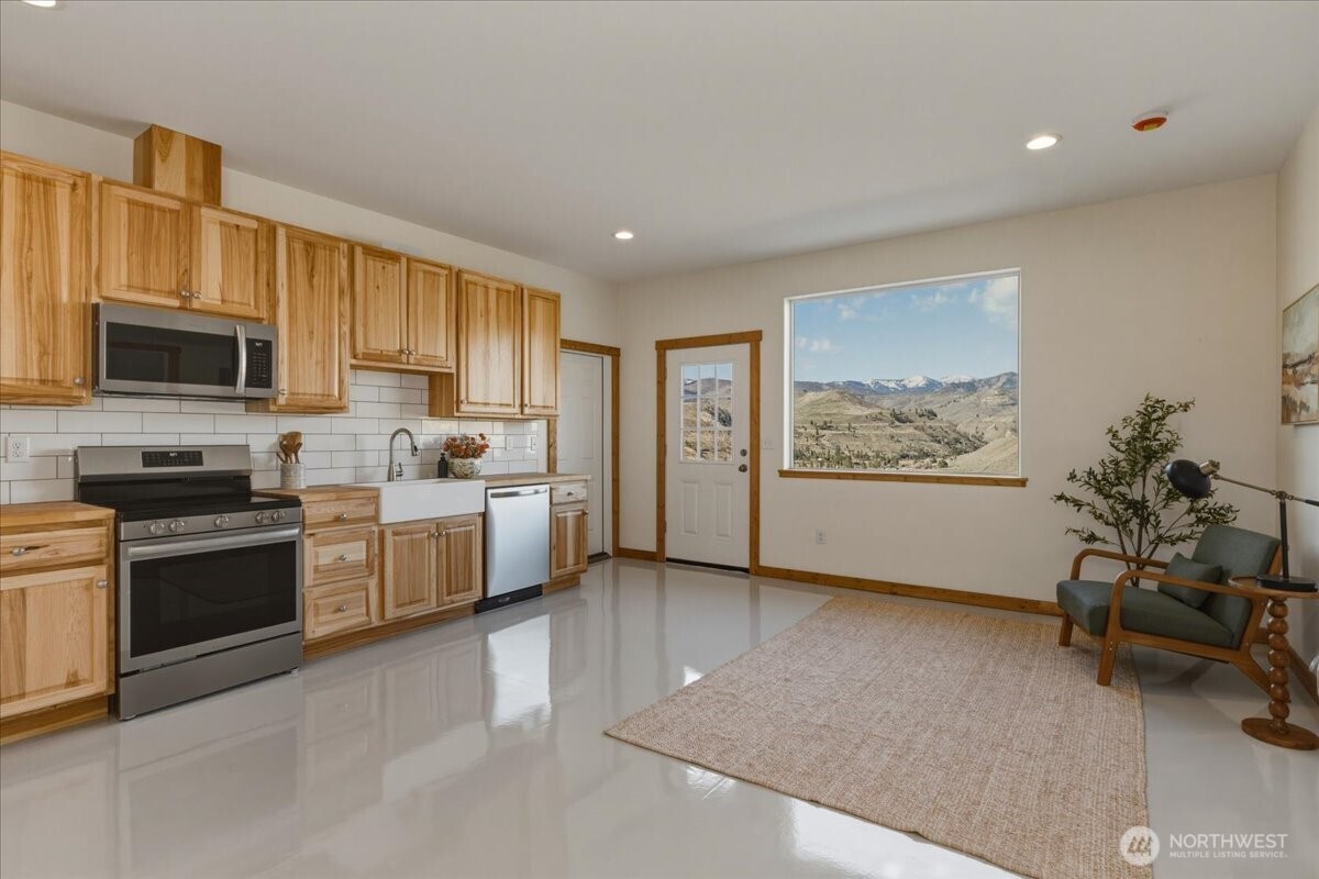 2 Island View Lane Property Photo 9