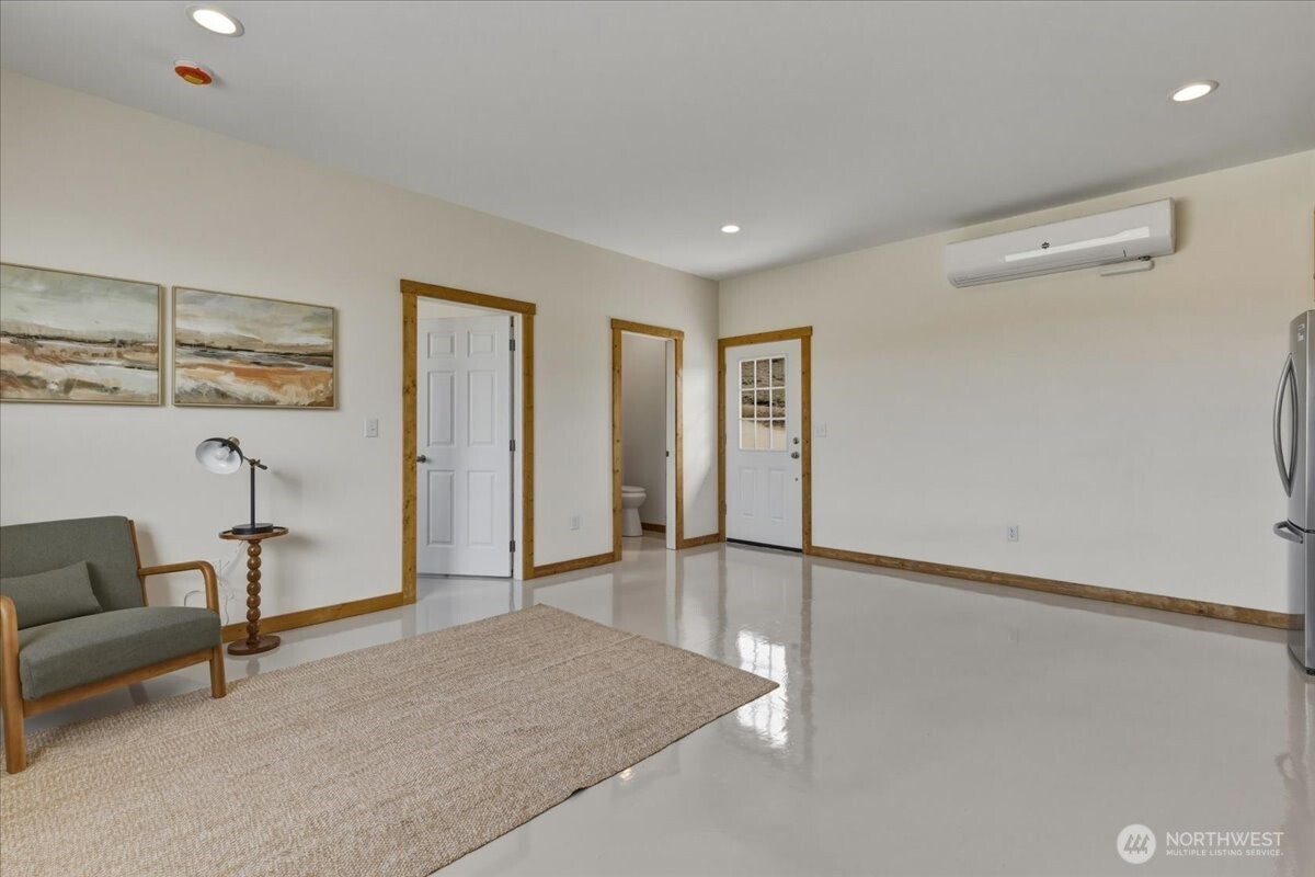 2 Island View Lane Property Photo 14