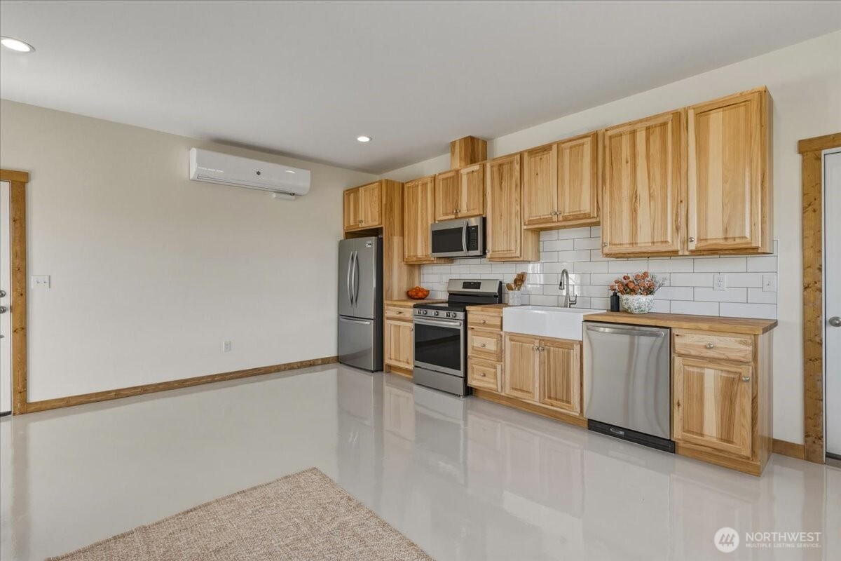 2 Island View Lane Property Photo 15