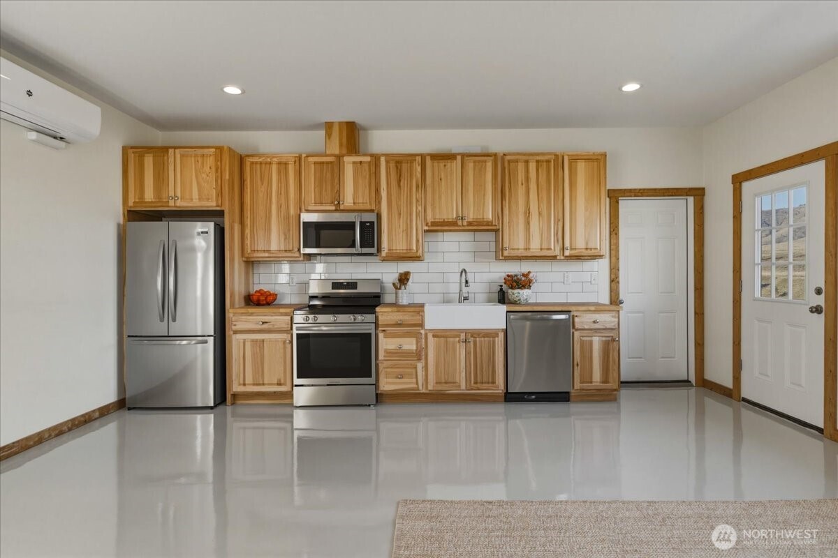 2 Island View Lane Property Photo 16