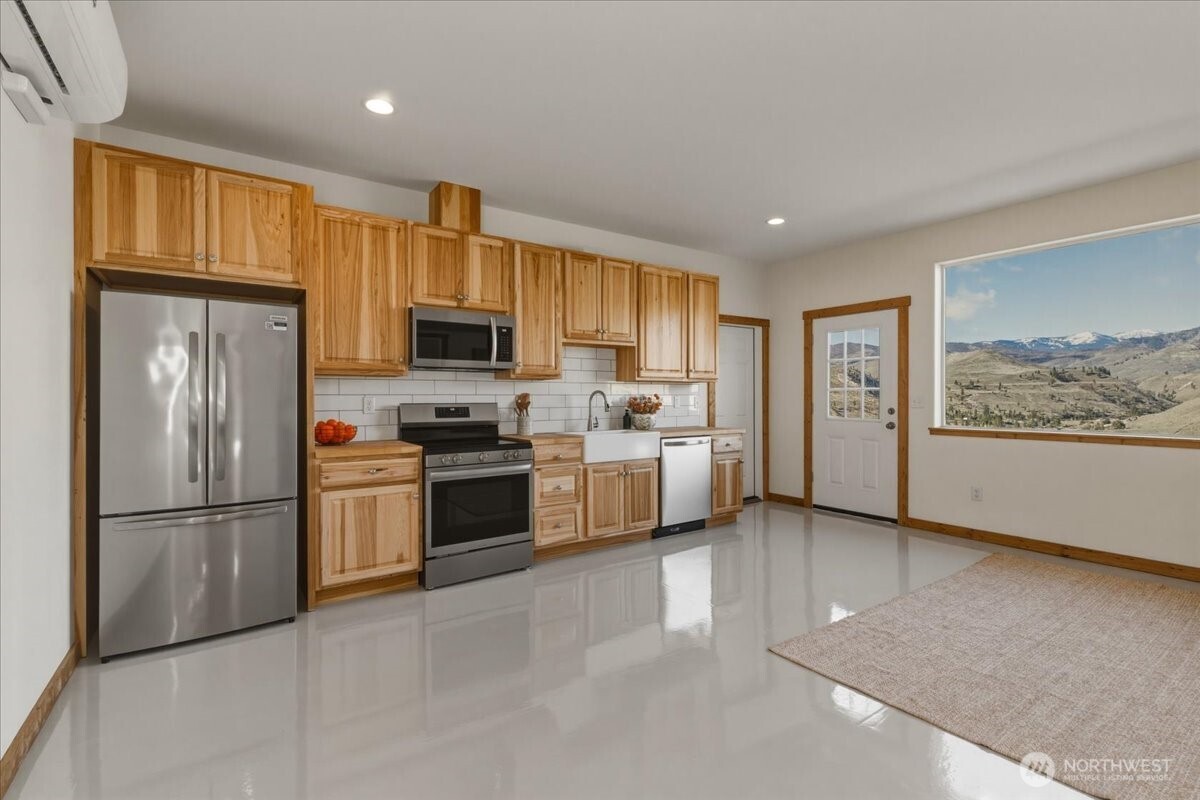 2 Island View Lane Property Photo 17