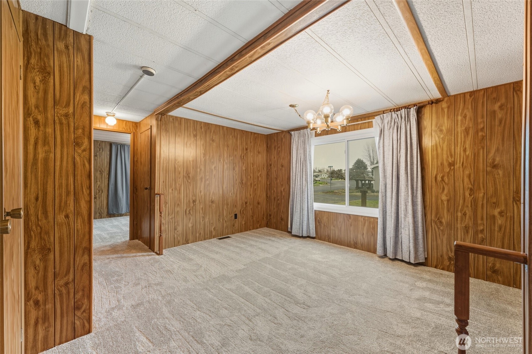 806 Se Mockingbird Drive Property Photo 4