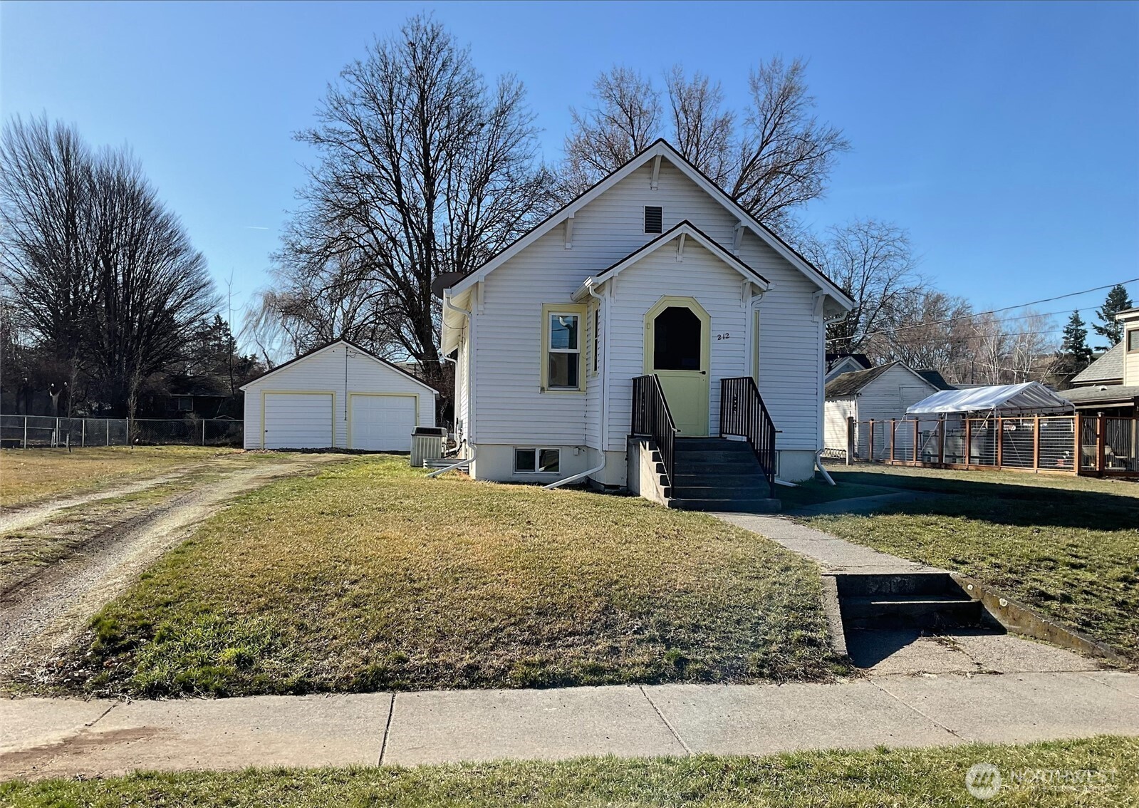 212 E Sixth Street Property Photo 2