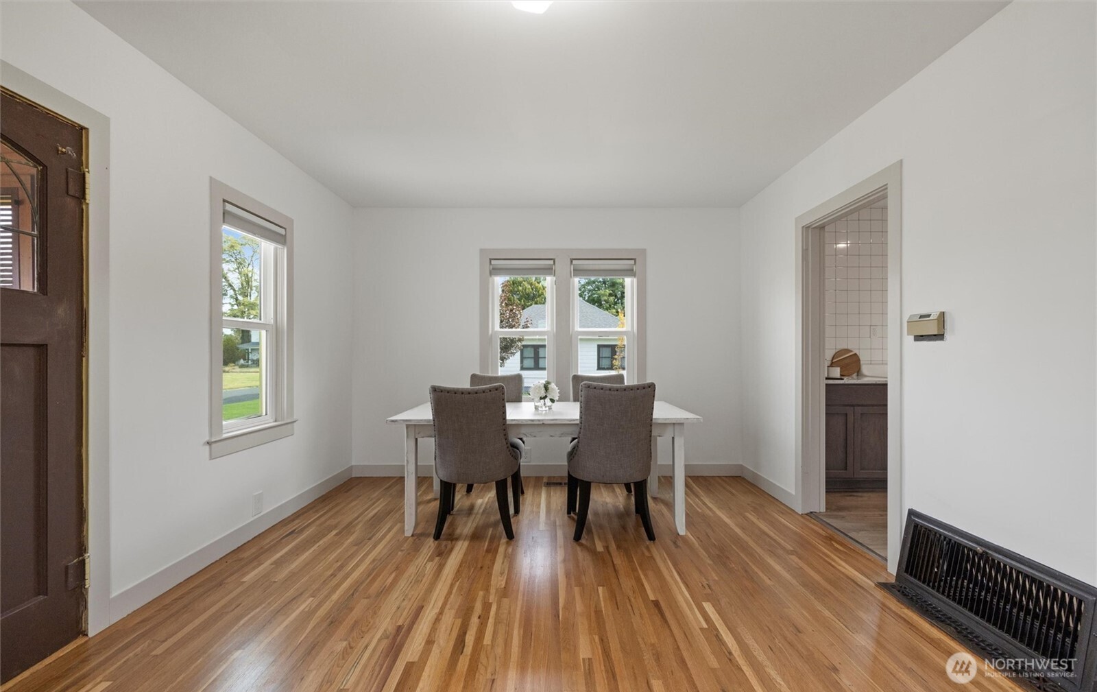 212 E Sixth Street Property Photo 6