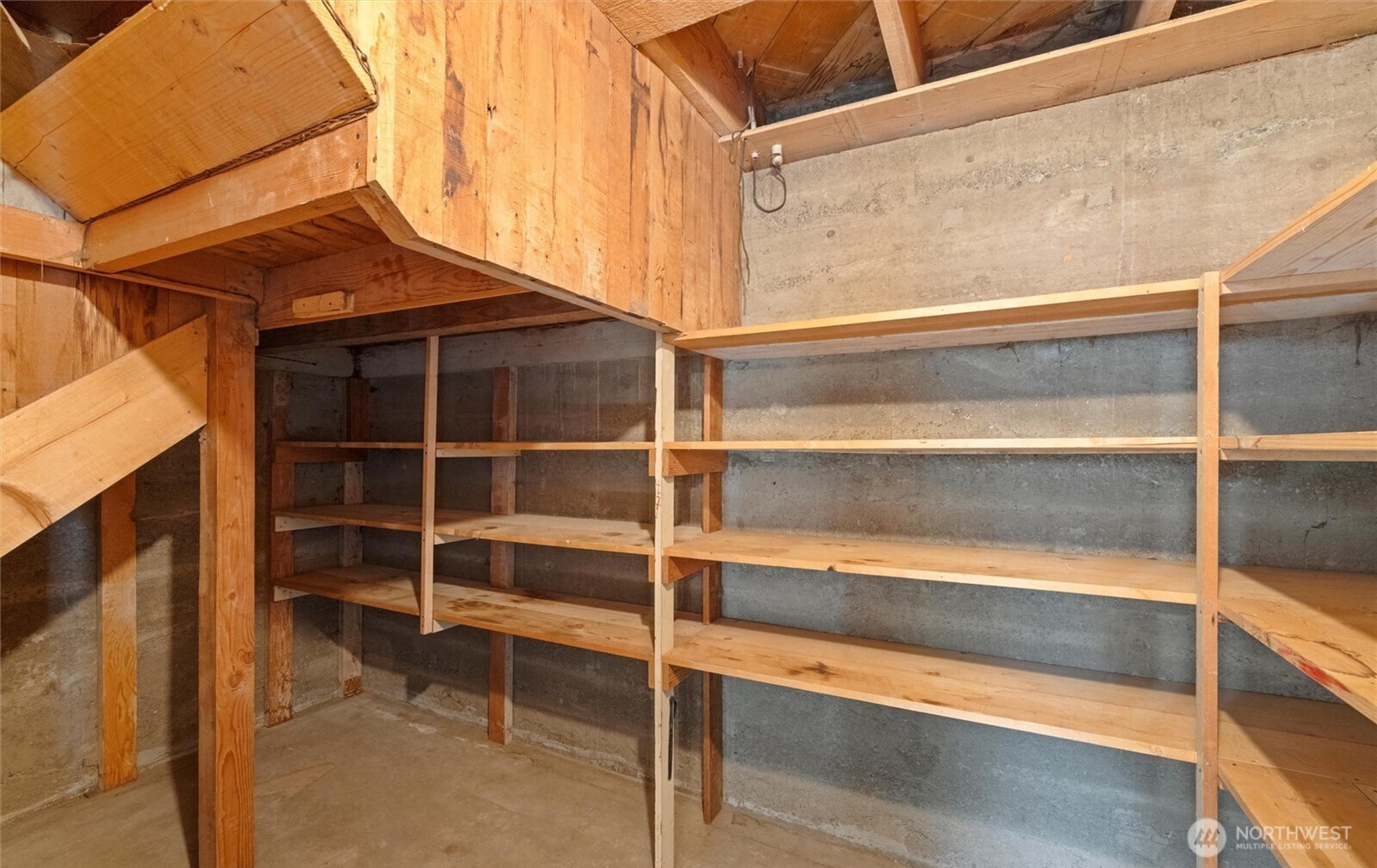 212 E Sixth Street Property Photo 23