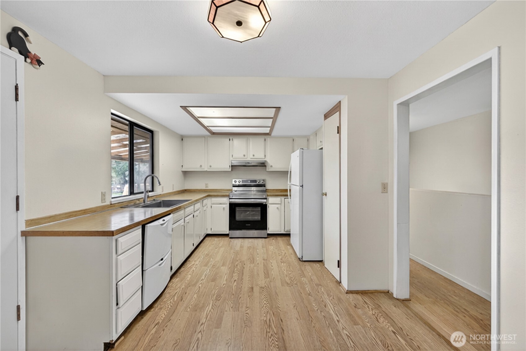 596 Forrest Way Property Photo 6