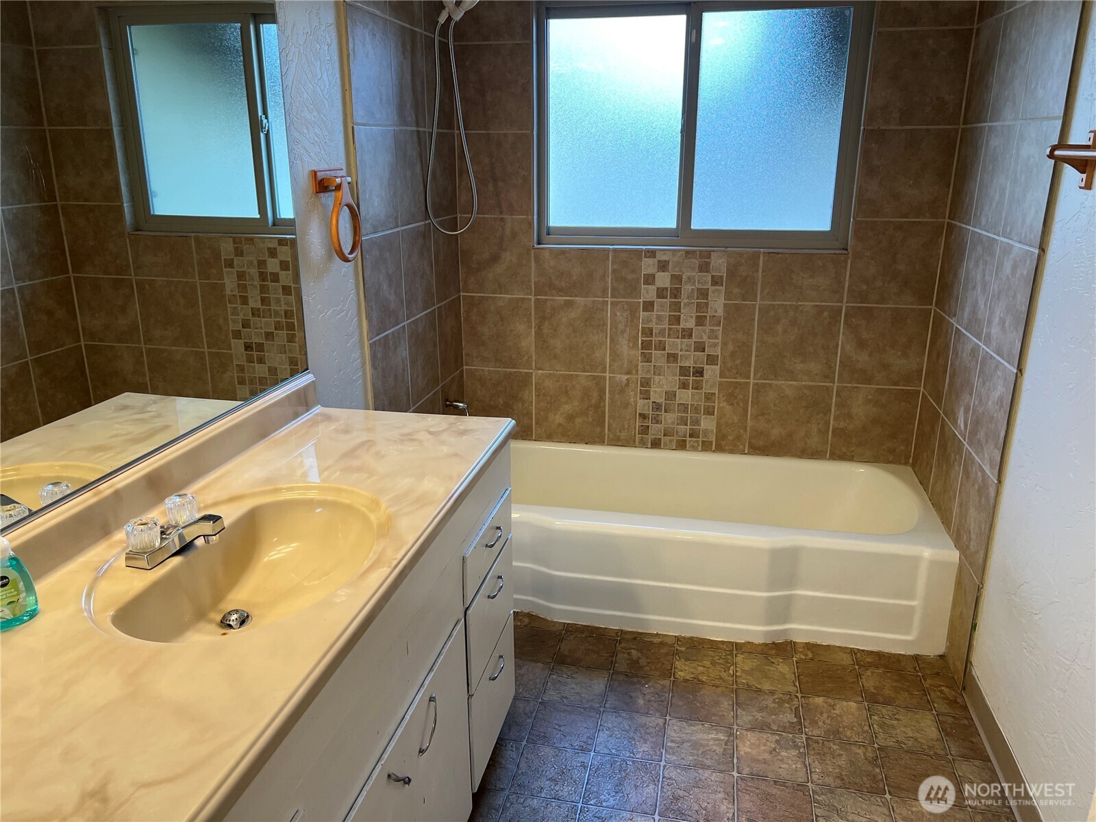 508 E First Street Property Photo 8
