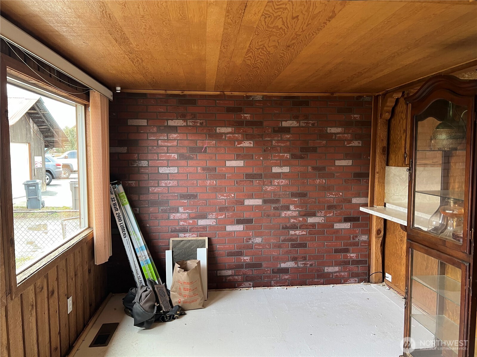 508 E First Street Property Photo 9
