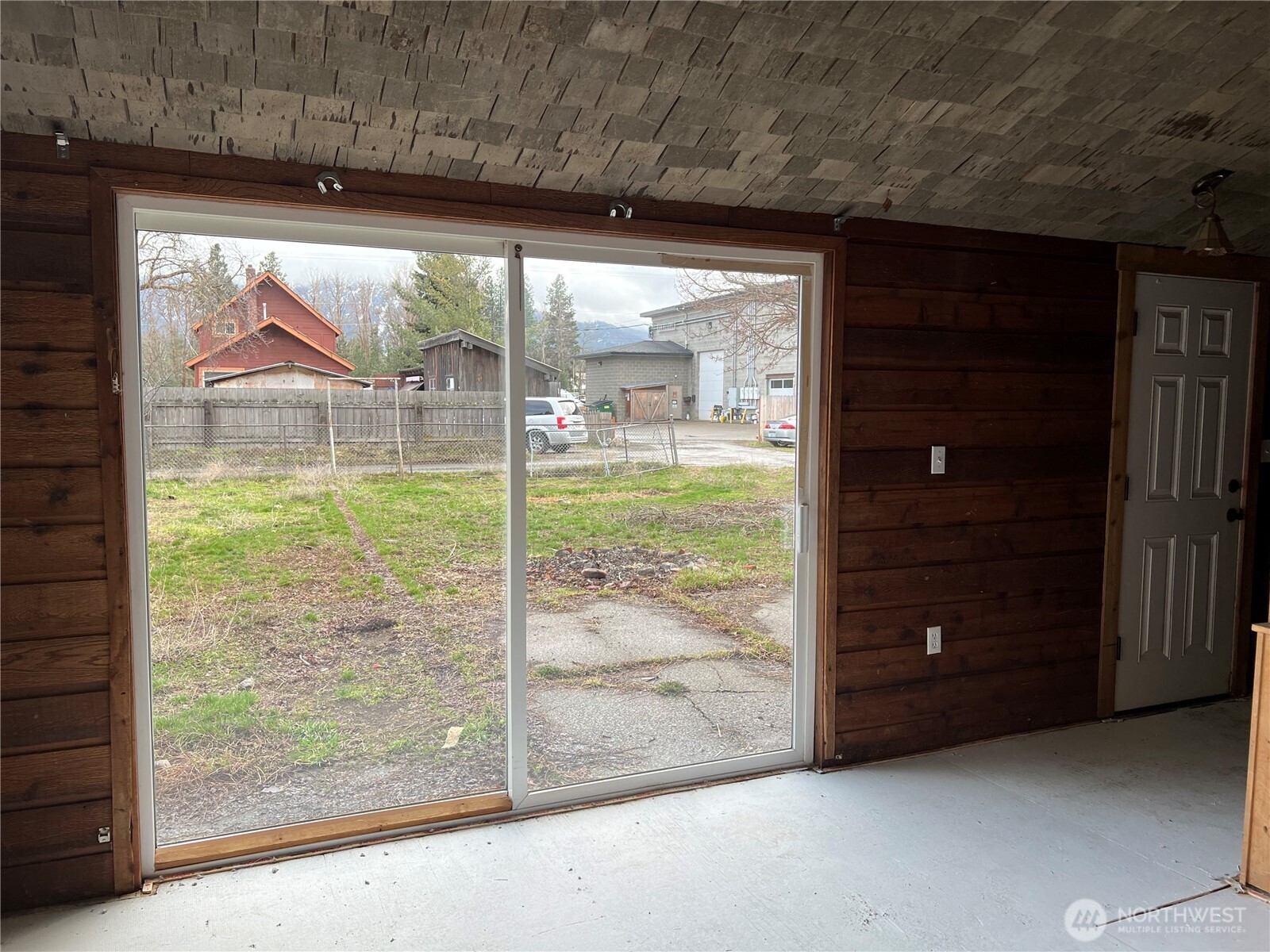 508 E First Street Property Photo 13