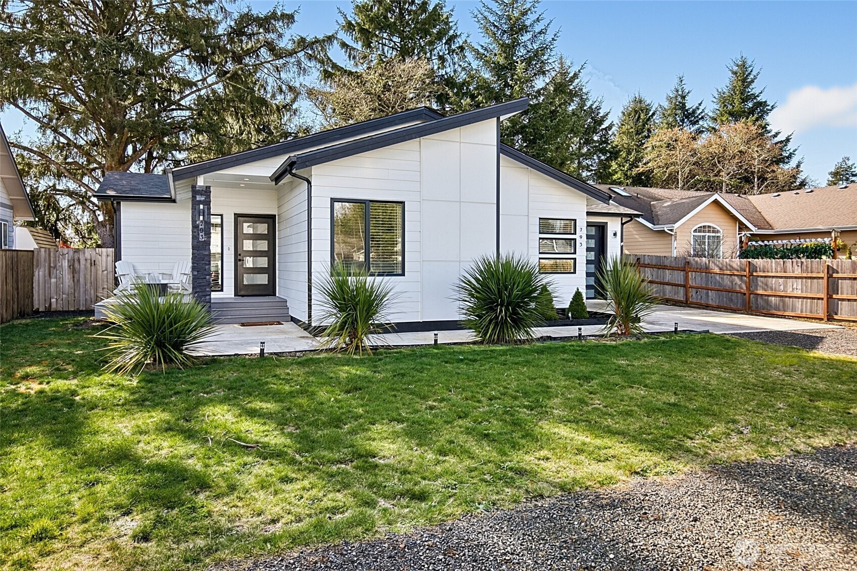 793 Island Circle Property Photo 3