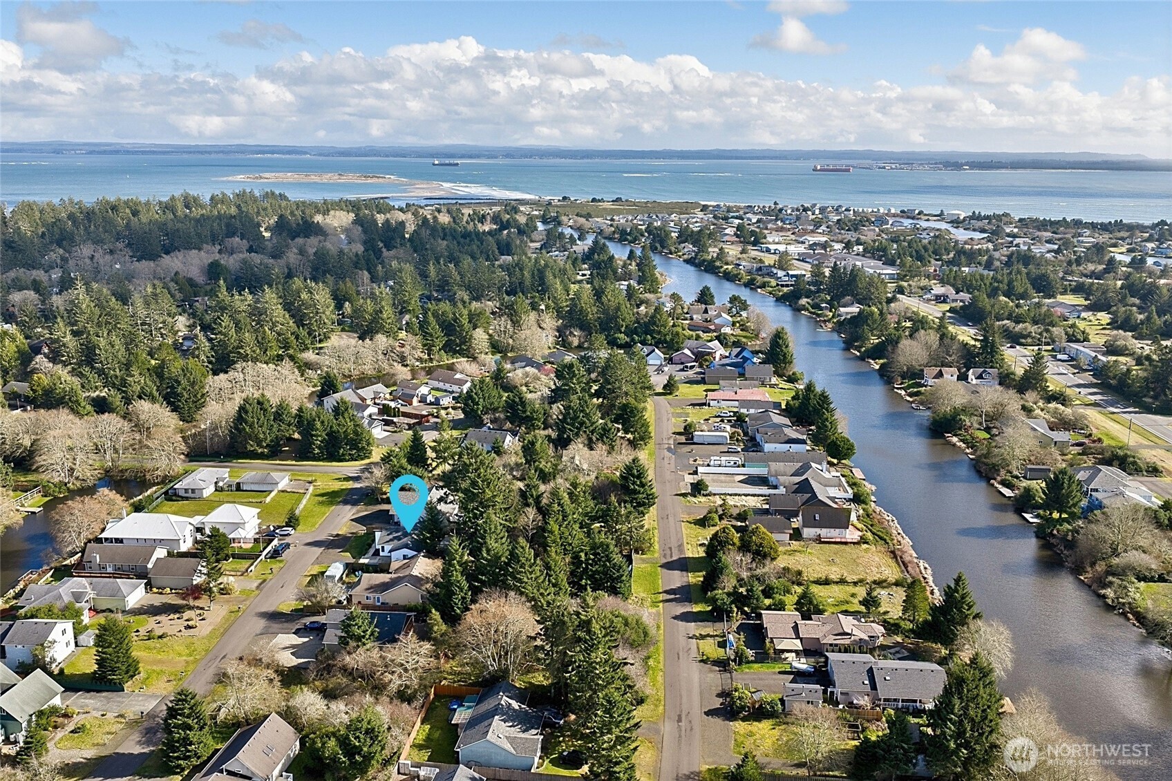 793 Island Circle Property Photo 4